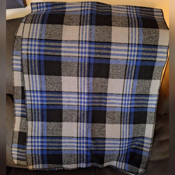 Wool Shawl - Picture 3 of 4